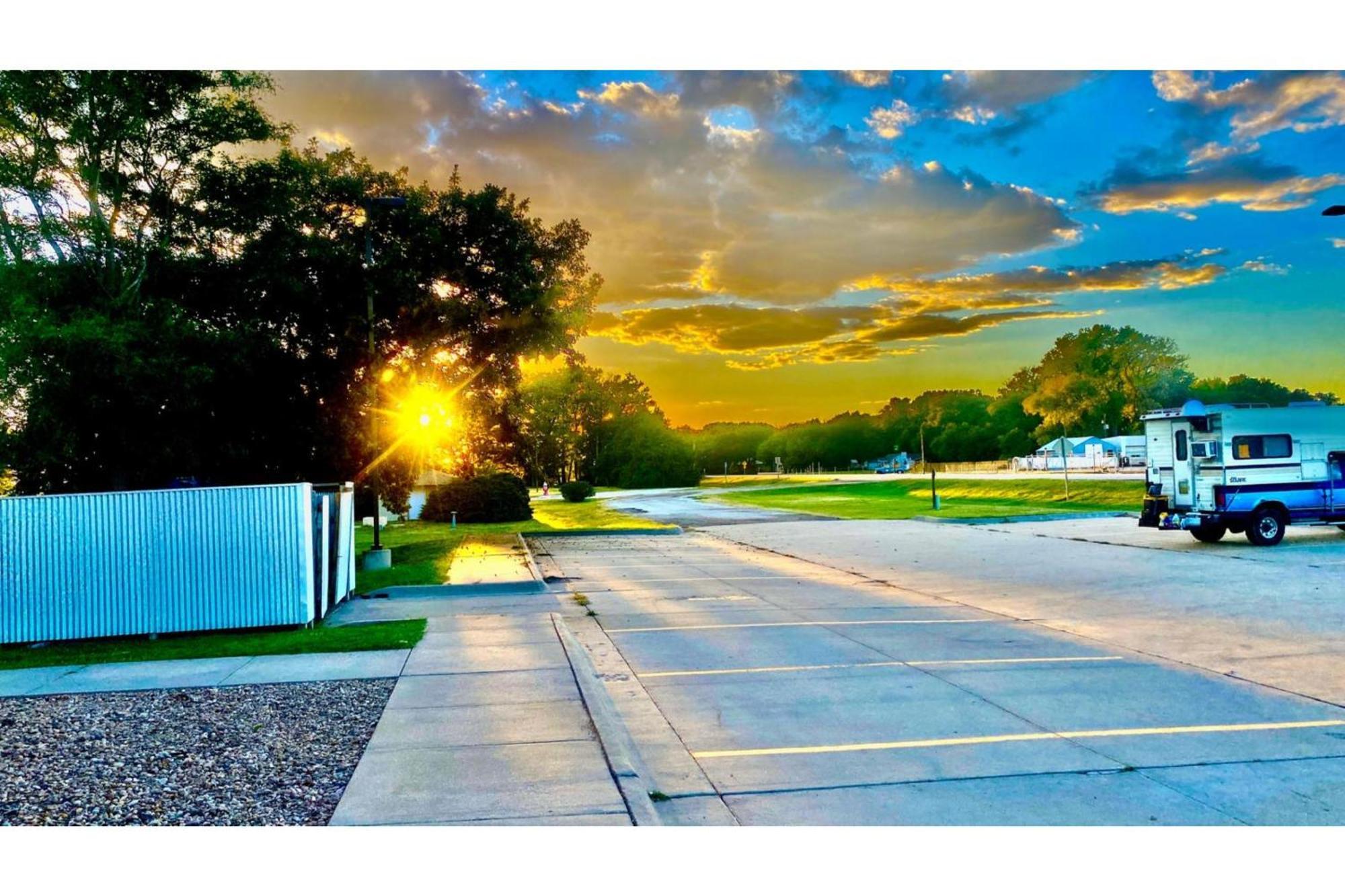 Park View Inn & Suites Hoisington Near Great Bend Exterior foto