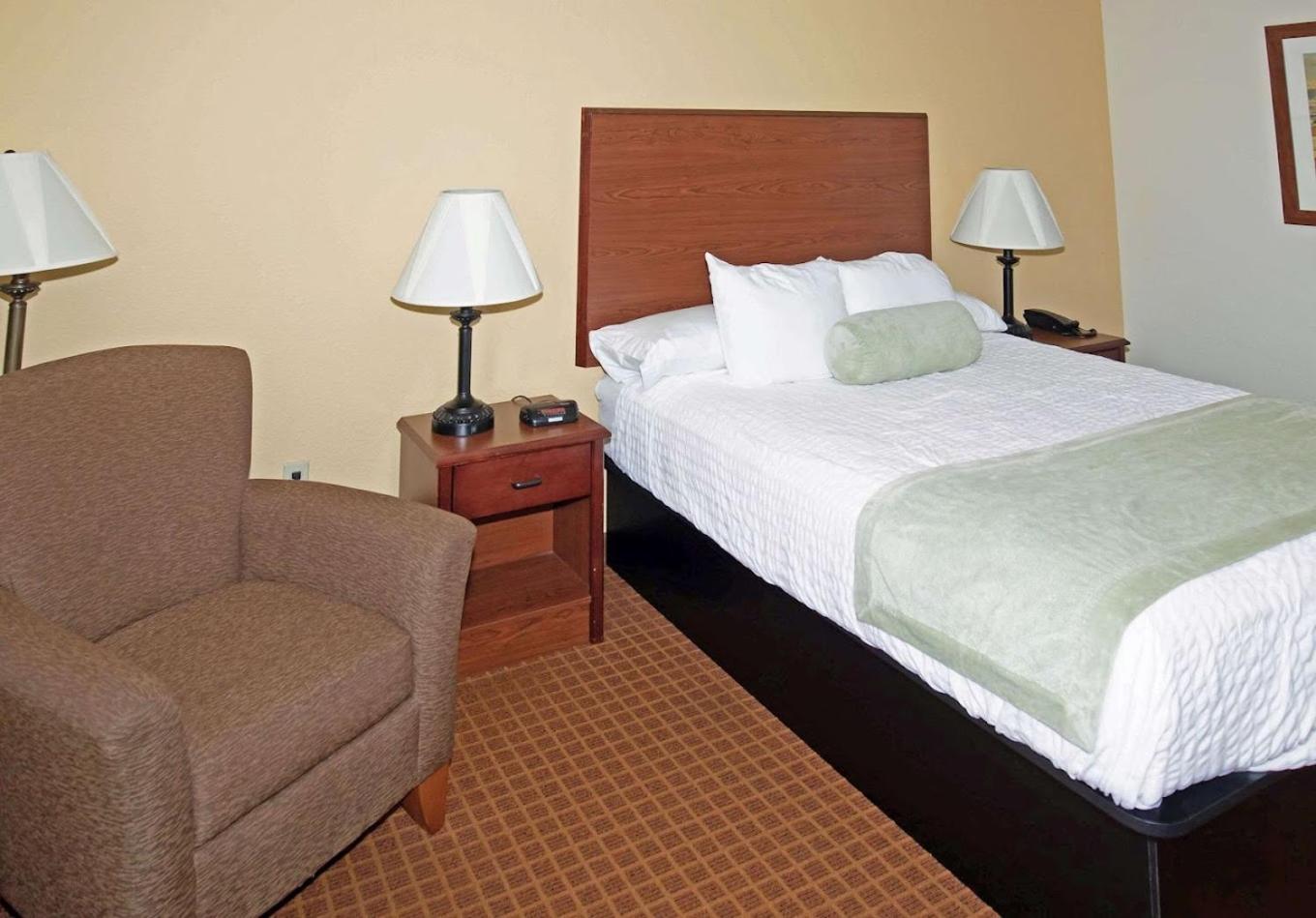 Park View Inn & Suites Hoisington Near Great Bend Exterior foto